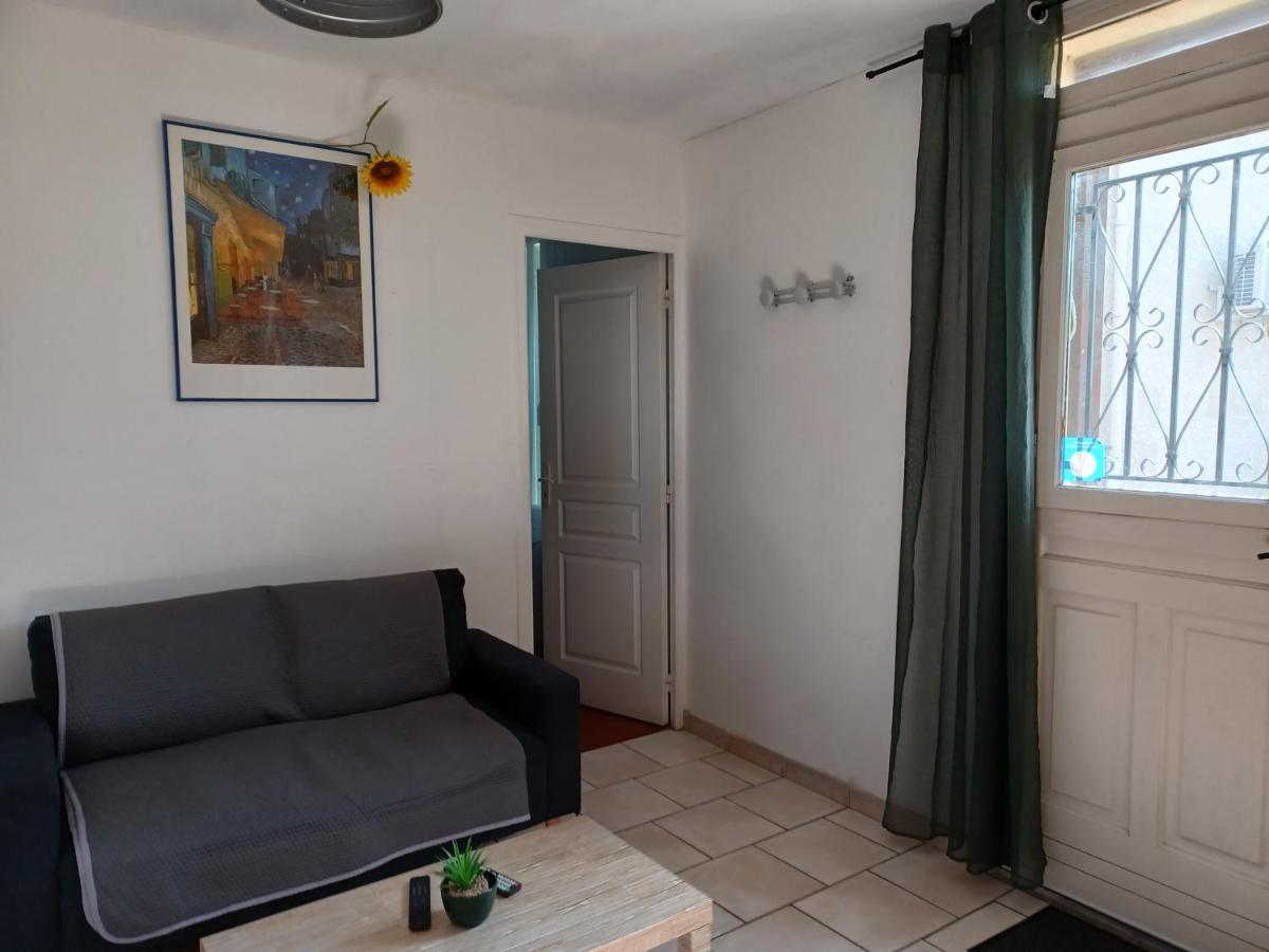 Jolie petite maison idéalement située Arlés Exterior foto