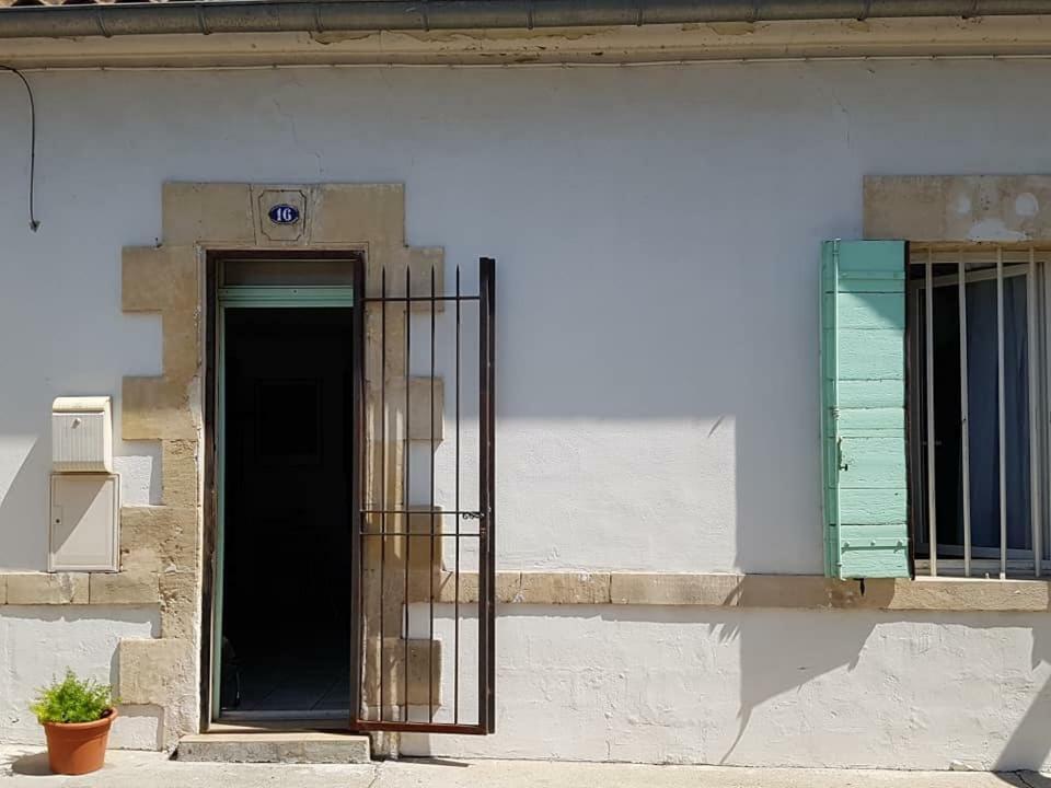 Jolie petite maison idéalement située Arlés Exterior foto
