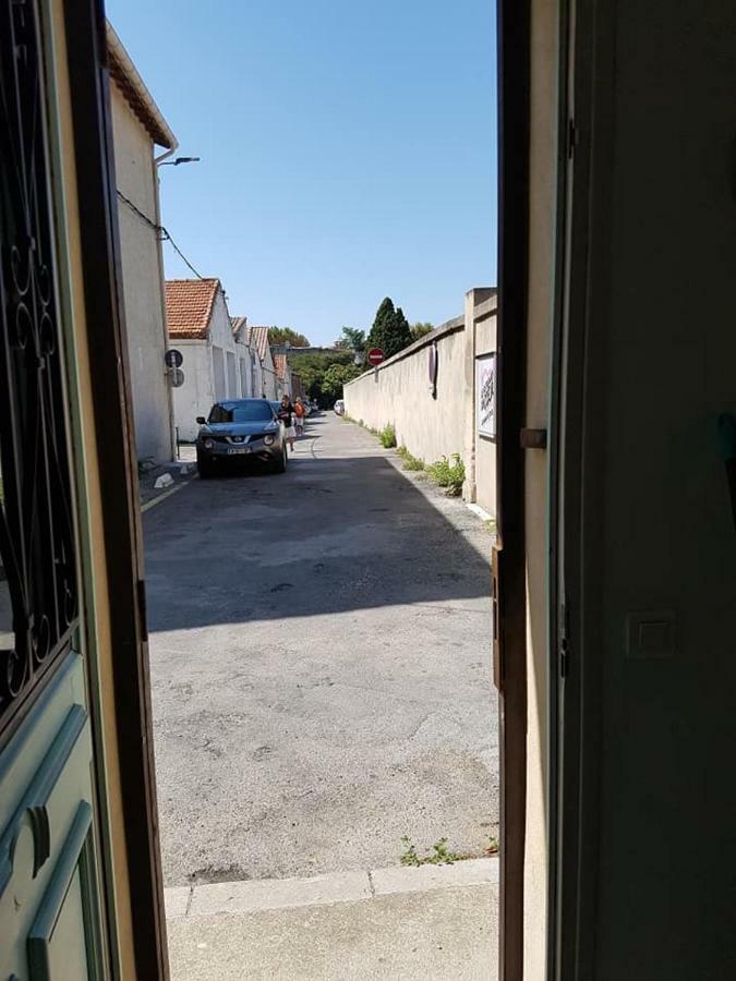 Jolie petite maison idéalement située Arlés Exterior foto